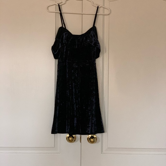 Navy velvet off the shoulder dress - Picture 2 of 6